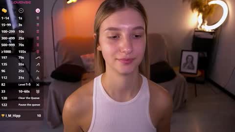 Snapshot of lovelyspacee chatting on October 7, 9:46 am Anna online show from October 7, 9:46 am