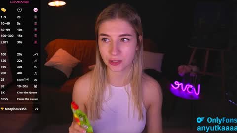 Snapshot of lovelyspacee chatting on February 7, 1:01 pm Anna online show from February 7, 1:01 pm