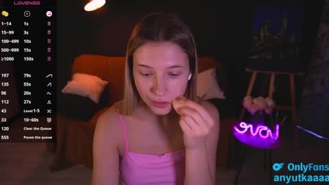 Snapshot of lovelyspacee chatting on February 5, 9:57 am Anna online show from February 5, 9:57 am