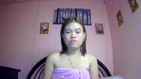 lovemae352295 online show from March 7, 6:35 am