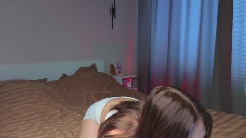 Mia online show from February 19, 11:43 am