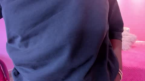 L O V E  online show from November 7, 12:00 pm