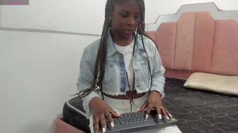 Snapshot of lovequeen02 chatting on December 28, 11:41 am L O V E online show from December 28, 11:41 am
