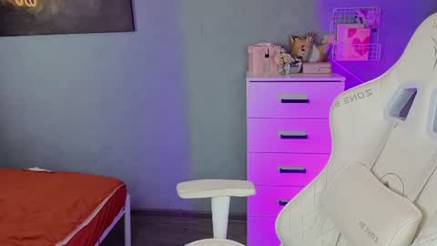 lovers613228 online show from July 28, 8:52 pm