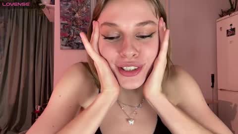 lovesstation online show from March 2, 8:57 pm