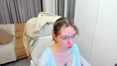 lucia_copper online show from December 4, 11:56 am