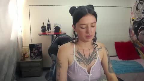 lucia_evans21 online show from July 24, 8:16 pm