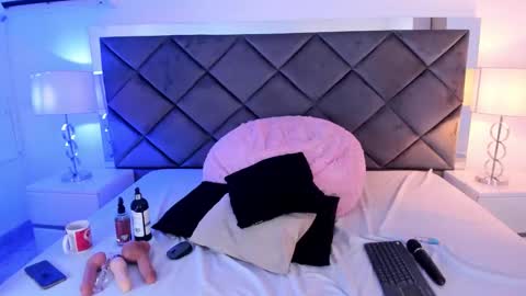 lucia_fastcollins online show from February 4, 4:10 pm