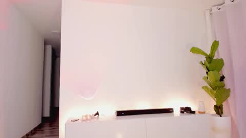 Snapshot of lucia_lee_ chatting on October 13, 6:10 pm Lucia online show from October 13, 6:10 pm