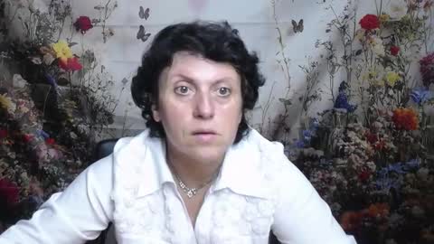 Snapshot of luciami chatting on September 16, 5:04 am LuciaMi online show from September 16, 5:04 am