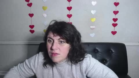 Snapshot of luciami chatting on February 9, 6:01 am LuciaMi online show from February 9, 6:01 am