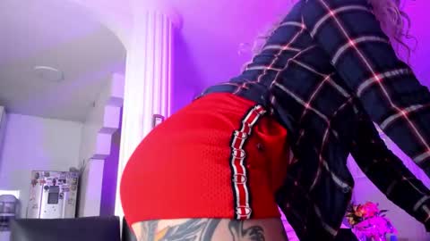 Snapshot of luciana_evaans chatting on September 29, 6:57 pm Luciana Evans online show from September 29, 6:57 pm