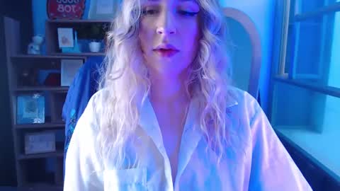 Snapshot of luciana_evaans chatting on February 20, 1:30 pm Luciana Evans online show from February 20, 1:30 pm
