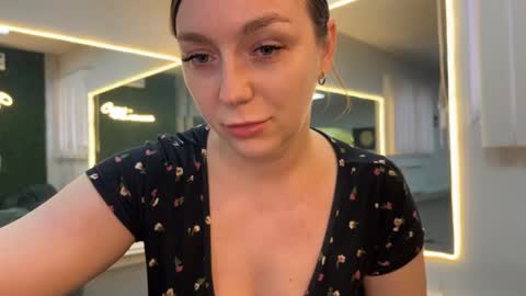 lucky_foryou_baby online show from March 16, 9:46 am