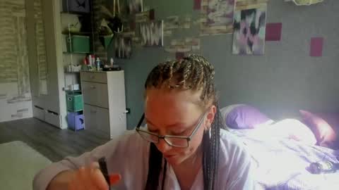 lucky_licky20 online show from June 4, 2:28 am