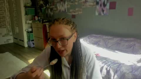 lucky_licky20 online show from June 1, 1:29 am