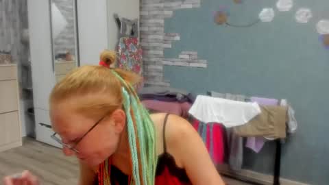 lucky_licky20 online show from October 21, 2:48 am