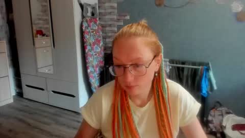 lucky_licky20 online show from October 8, 4:50 am