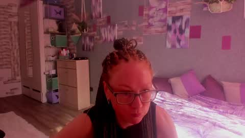 lucky_licky20 online show from June 6, 1:34 am
