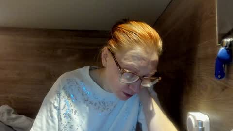 lucky_licky20 online show from February 3, 4:14 am