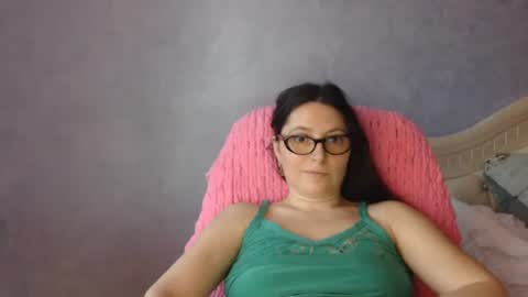 luckylinda23 online show from May 24, 5:23 pm