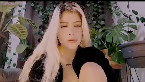 luckysapphire777 online show from October 23, 6:41 am