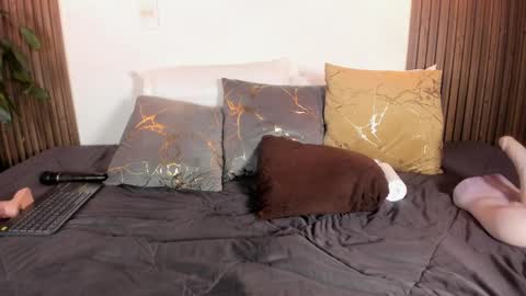 Lucy online show from April 16, 3:18 am