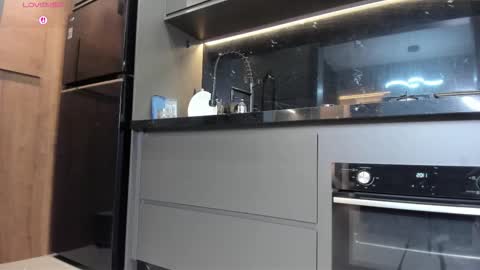 Paula           online show from November 19, 1:05 am