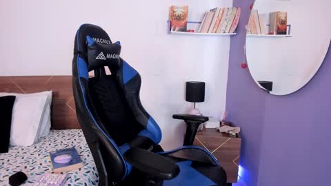 Snapshot of lucy_ferreiraa chatting on February 27, 3:47 am Your Lucy online show from February 27, 3:47 am