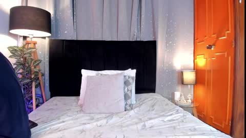 Snapshot of lucy_ferreiraa chatting on March 12, 8:20 pm Your Lucy online show from March 12, 8:20 pm