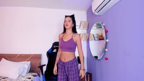 Snapshot of lucy_ferreiraa chatting on March 9, 8:07 am Your Lucy online show from March 9, 8:07 am
