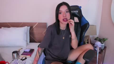 Snapshot of lucy_ferreiraa chatting on October 6, 5:57 am Your Lucy online show from October 6, 5:57 am
