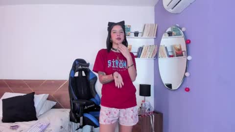 Snapshot of lucy_ferreiraa chatting on March 10, 6:05 am Your Lucy online show from March 10, 6:05 am