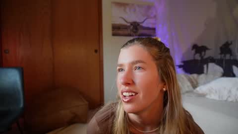 Snapshot of lucy_gooosey chatting on March 10, 11:49 pm Lucy. online show from March 10, 11:49 pm