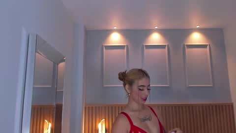 L U C Y  online show from November 14, 12:49 pm