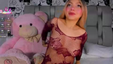 Snapshot of lucyrosse_ chatting on October 10, 11:15 am Lucy online show from October 10, 11:15 am