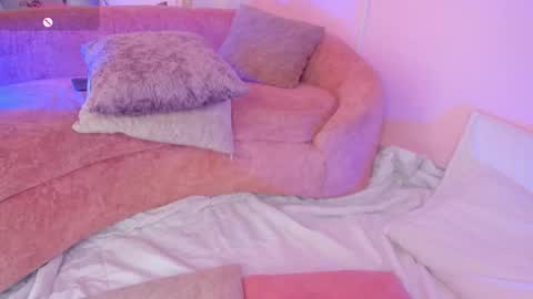 Lucy online show from December 3, 5:21 am