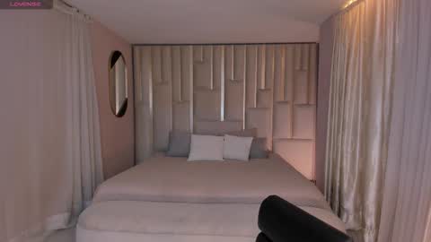 Snapshot of lucyweiss_ chatting on October 5, 6:13 pm Lucy online show from October 5, 6:13 pm