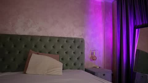 LucyWillow online show from May 19, 4:19 am