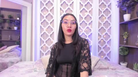 Lucy Liiu online show from January 30, 8:10 pm