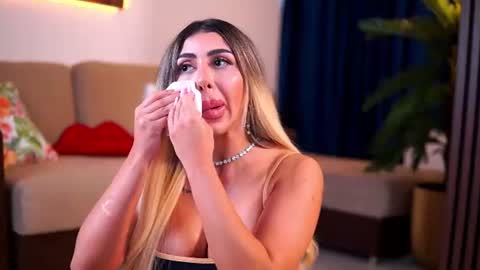 LucyRose online show from July 31, 8:37 am
