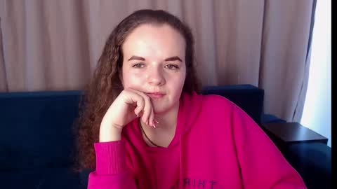 Snapshot of luisa_rosee chatting on February 19, 1:28 pm Luisa Rosee online show from February 19, 1:28 pm