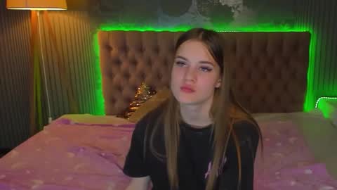 LuisaClover online show from November 18, 2:40 pm