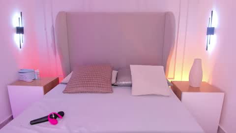 L U I S A online show from November 3, 8:24 pm