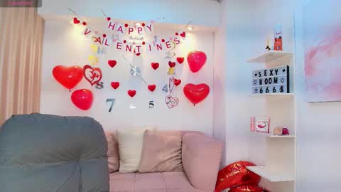 Luna And Titan  online show from February 19, 4:12 am