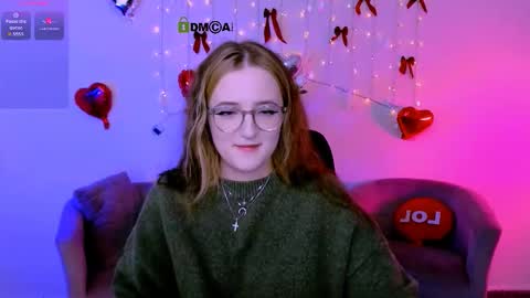 luna_berryy online show from March 17, 8:24 pm