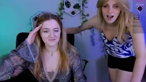 luna_berryy online show from July 17, 7:39 pm
