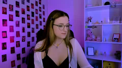 luna_berryy online show from July 21, 6:52 pm