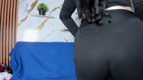 luna_queens_ online show from May 6, 10:58 pm