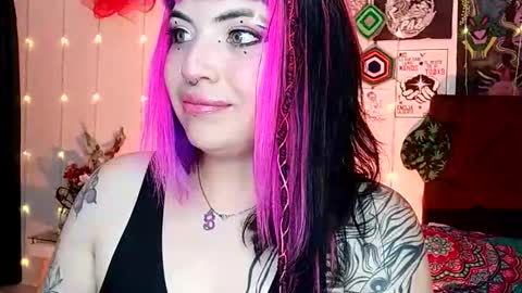 MISS LUNA  online show from January 5, 4:04 am